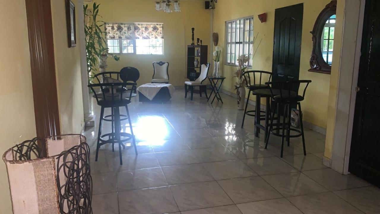 Hostal Familiar Nome *